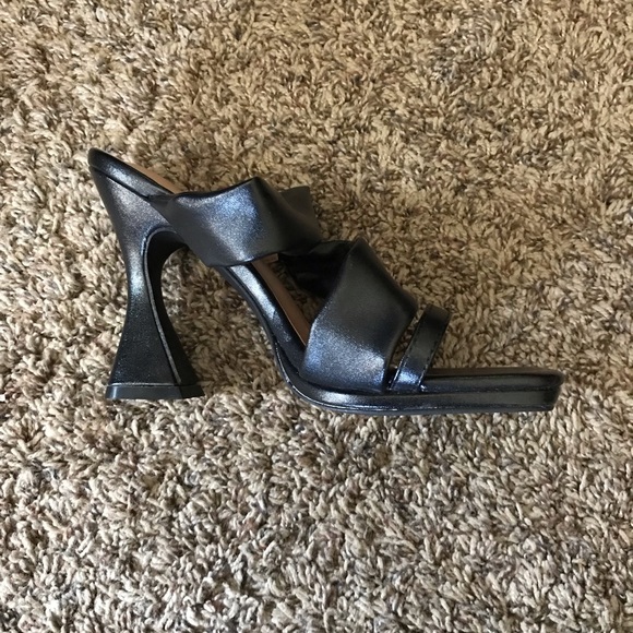 NWOT Black slip on fancy heel sandals - Picture 4 of 10